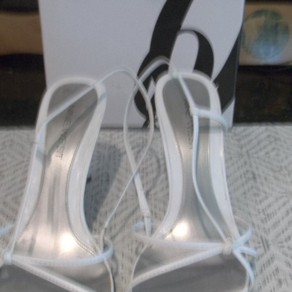 WOMENS NINE WEST WHITE SIZE 9 1/2 SHOES